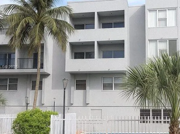 1555 W 44th Pl APT 203, Hialeah, FL 33012
