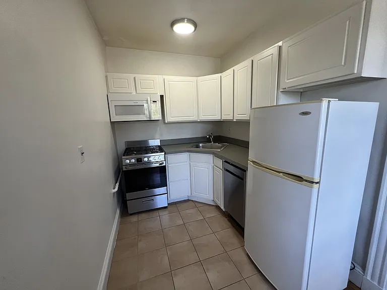 28 Langdon St #12A — Photo 10