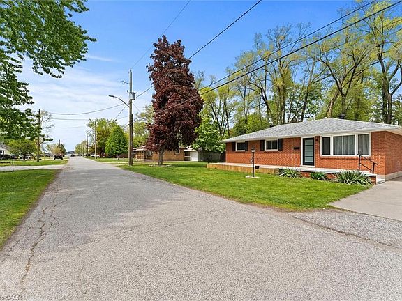 4th image of 85 Riverview Ave