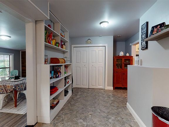 5th image of 1001 Crawford Ave