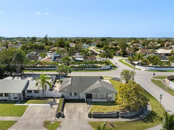 12250 SW 203rd Ter, Miami, FL 33177