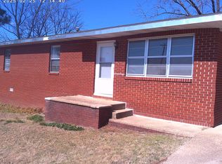 636 E Main St, Gassville, AR 72635