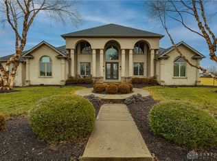 420 Roscommon Dr, Springfield, OH 45503