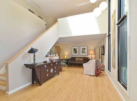 2nd image of 15 W Louis Ave