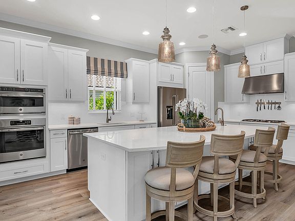 5th image of 9614 Campanile Cir