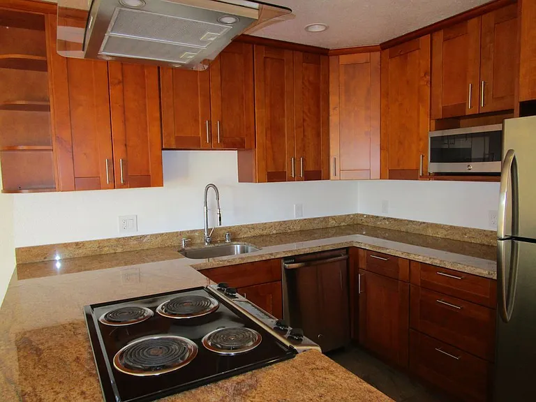 2221 Village Ct — Photo 3