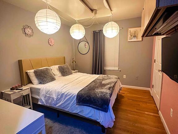 4th image of 616 Bond St #1