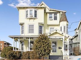 21 Holmes Ave, Waterbury, CT