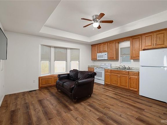 3rd image of 1601 Santa Rosa Ave