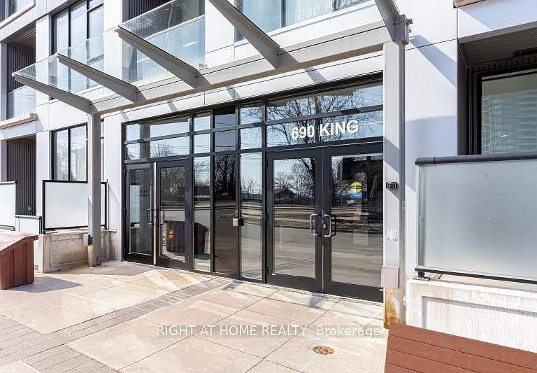 690 King St W #218 — Photo 22