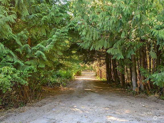 3rd image of 392 Bridle Drive
