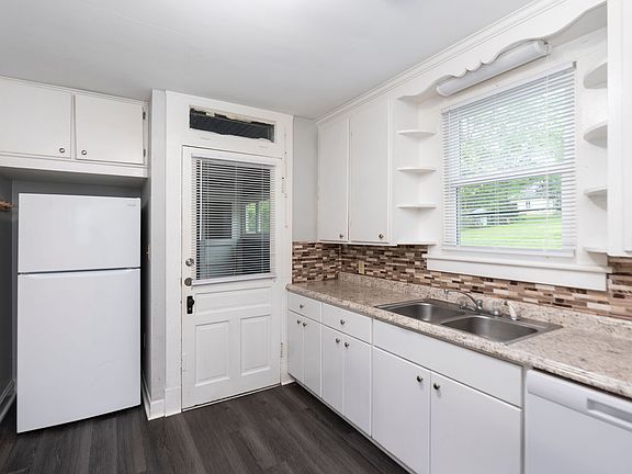 3rd image of 1120 Stoneburner St #A