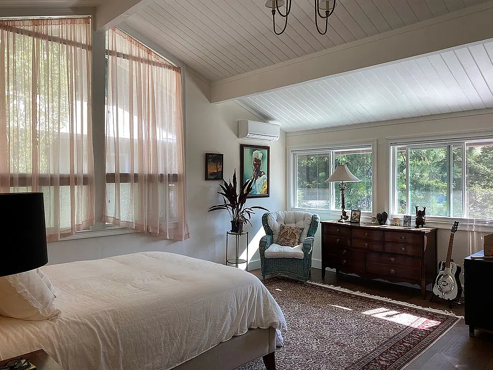 Master bedroom 400 sf