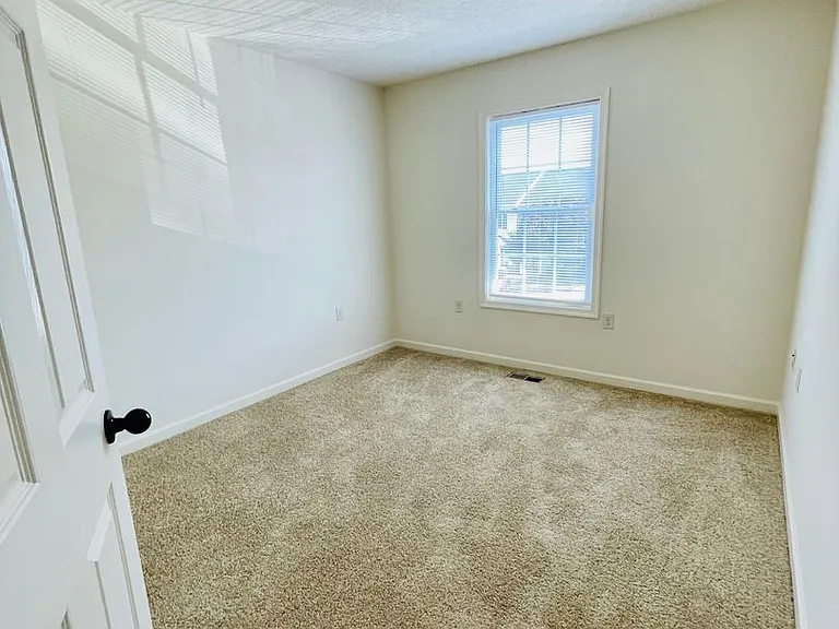 1101 Wellington Dr — Photo 11