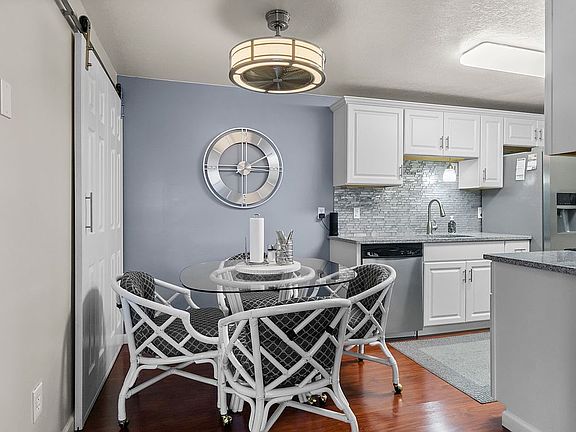 4th image of 9720 Cove Dr Unit 27-G