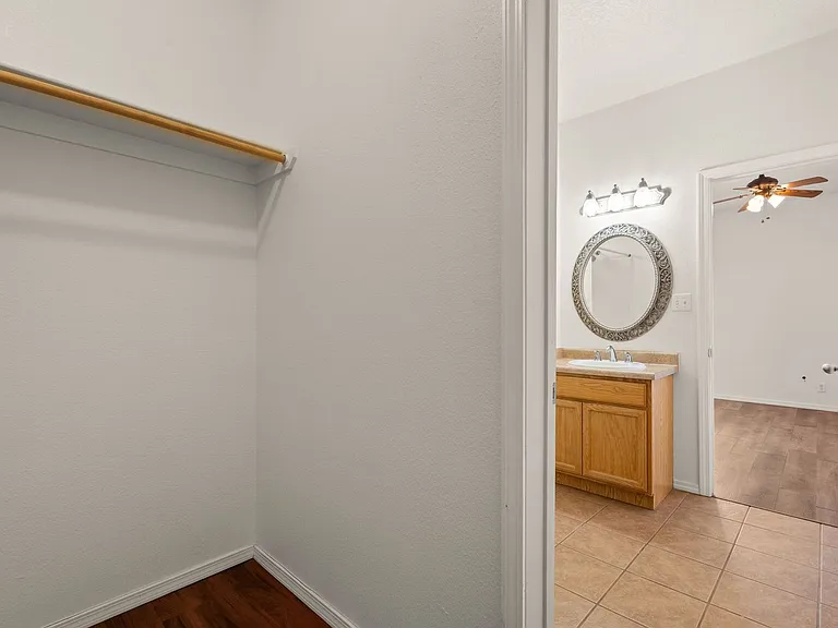 2406 Broadway Blvd NE — Photo 21