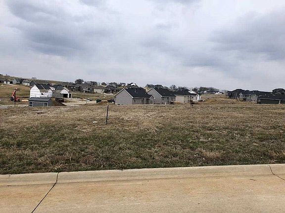 3rd image of 422 Rolling Hills Dr