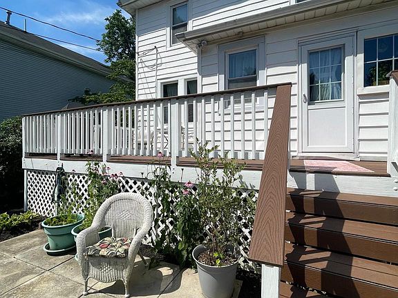3rd image of 109 2nd Ave SE