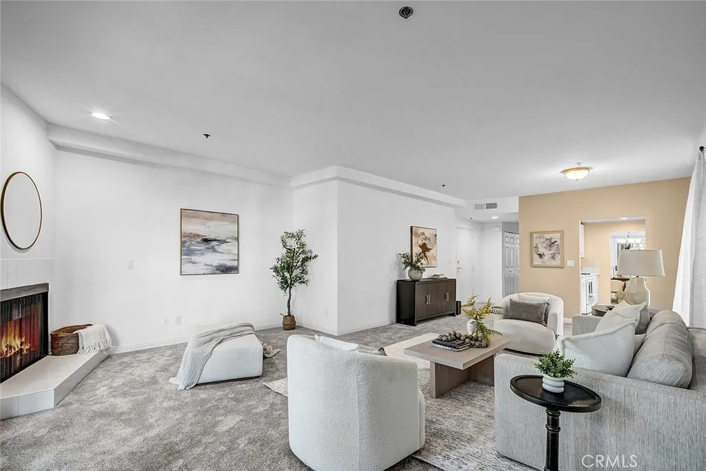 2 bed, 1549 sqft, $4,300 — Photo 4