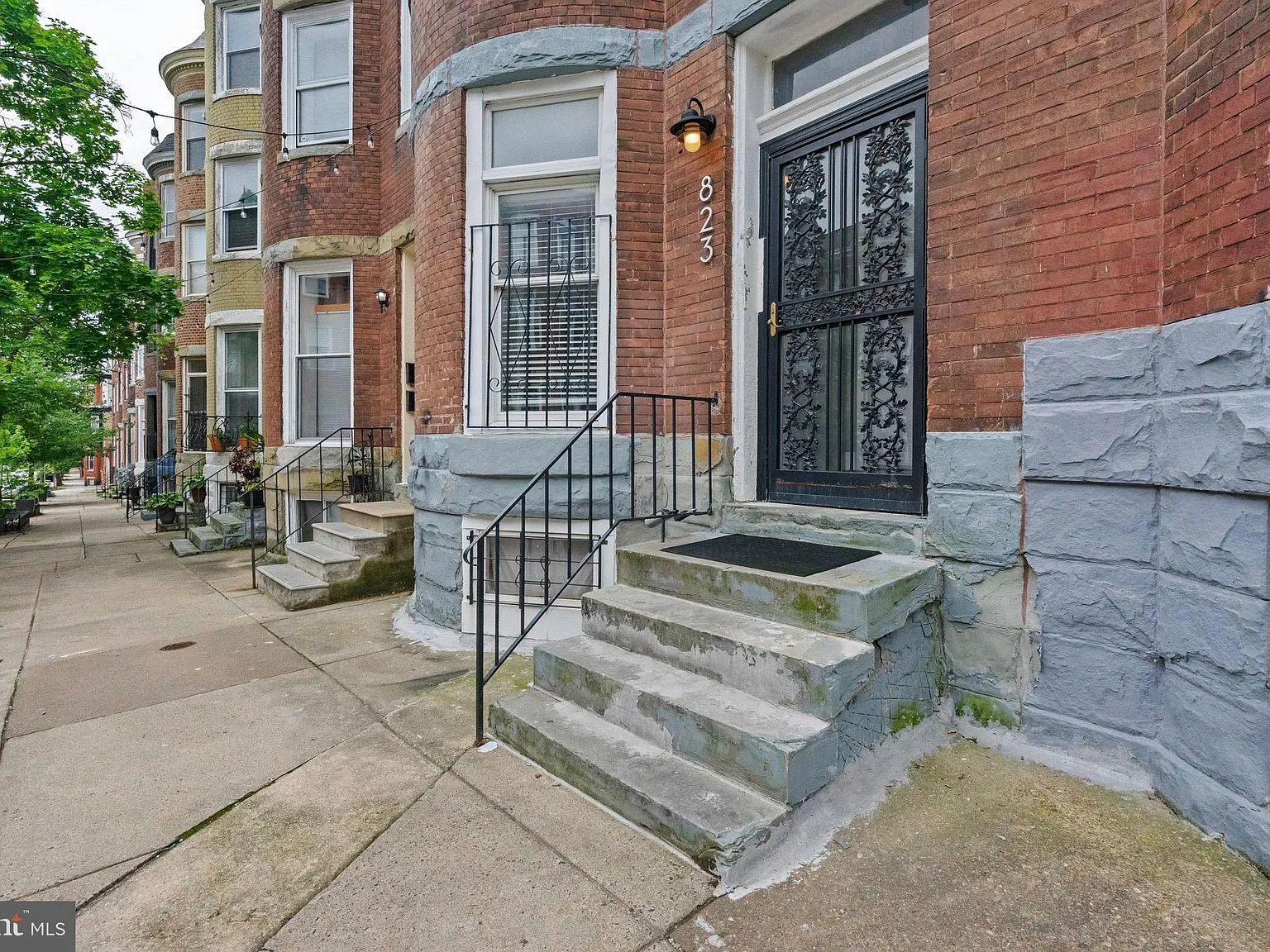 2 bed, 913 sqft, $1,700 — Photo 2