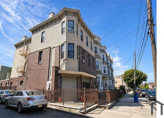 2nd image of 840 Mount Prospect Ave APT 1