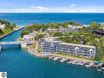100 Michigan Ave #104, Charlevoix, MI, 49720