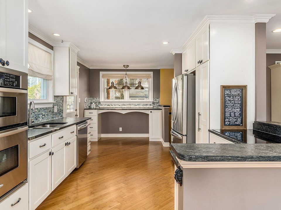 125 W Elm St, Granville, OH 43023 Zillow