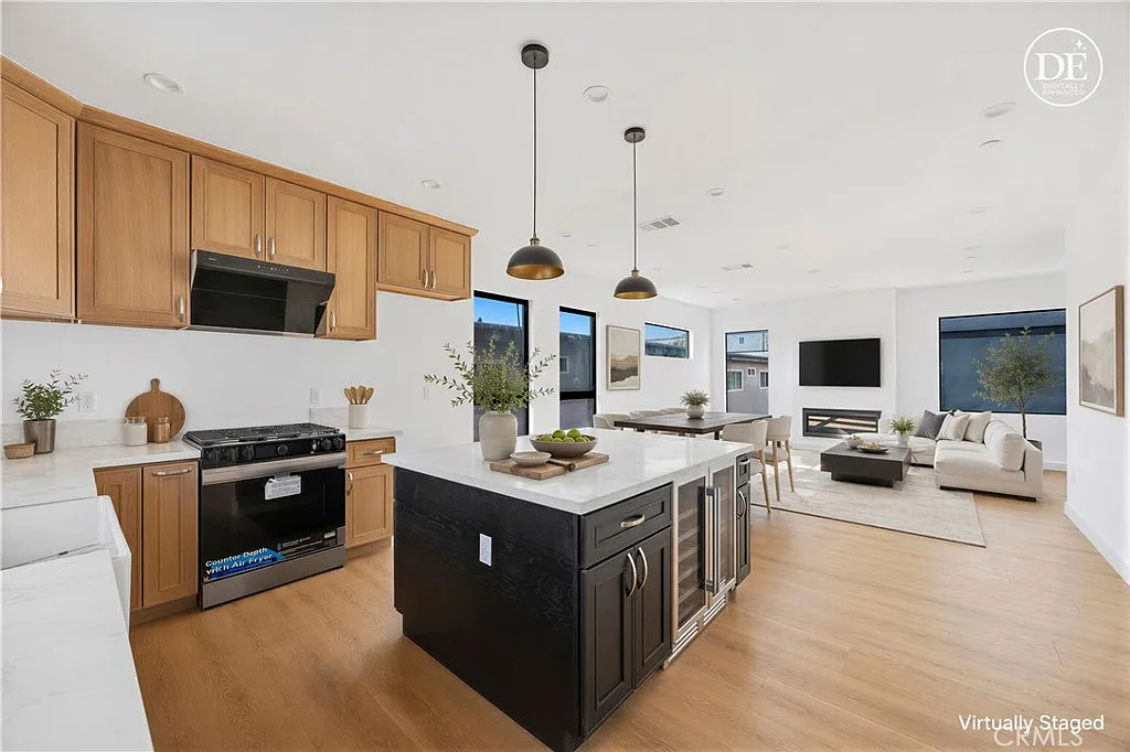 3 bed, 3.5 bath, 1767 sqft, $5,500 — Photo 1
