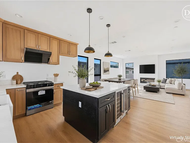 10158 Regent St — Photo 1