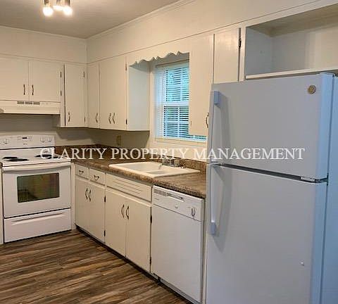 4th image of 225 Royal Dr NW