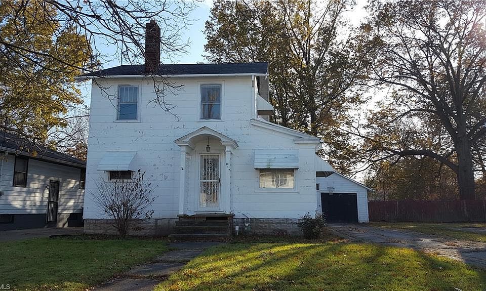 2nd image of 817 W 23rd St