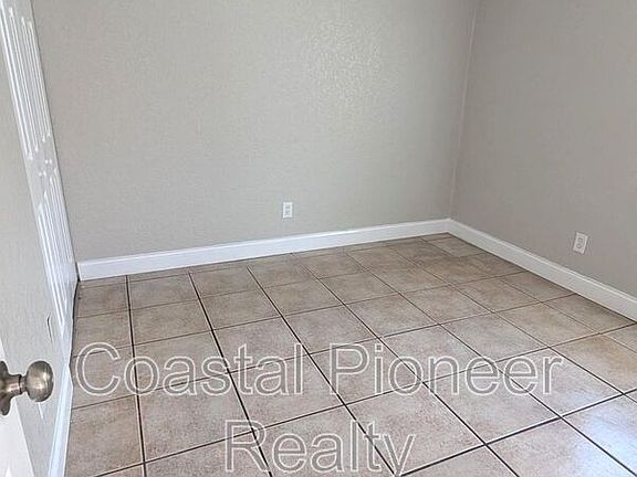 5th image of 5828 3rd St E