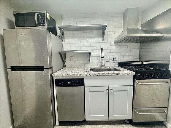 5th image of 2006 Sul Ross St APT 5