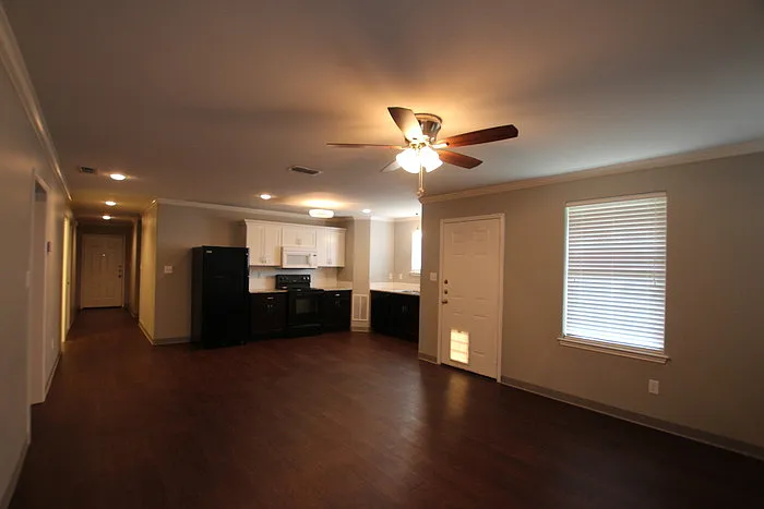 2532 Westminster Dr — Photo 4
