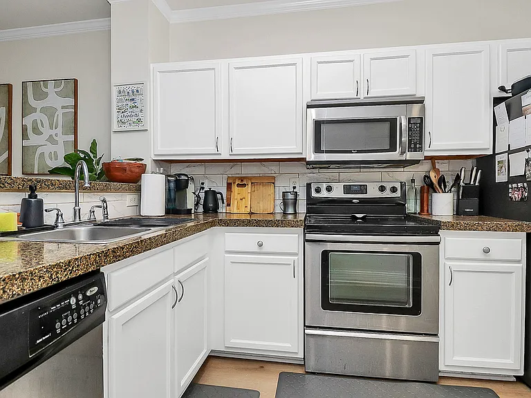 1532 Cleveland Ave — Photo 7