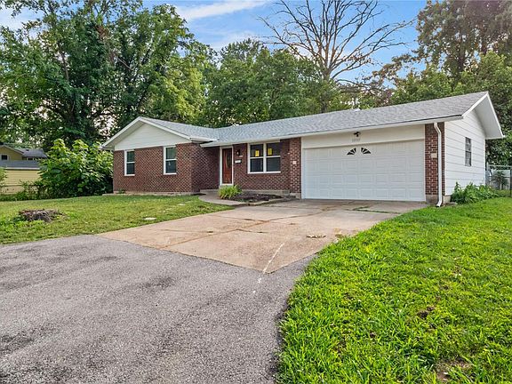 3rd image of 10007 Royal Dr