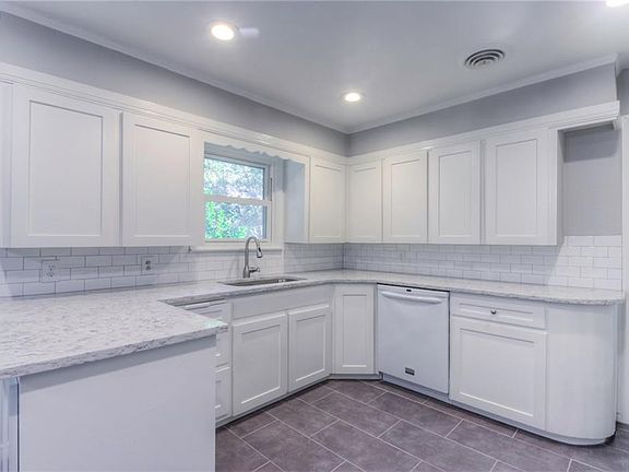 4th image of 3150 Chamness Ct