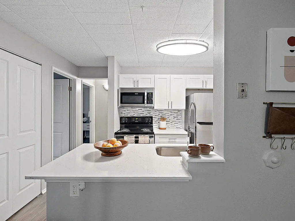 Southgate Apartments & Townhomes — Photo 4
