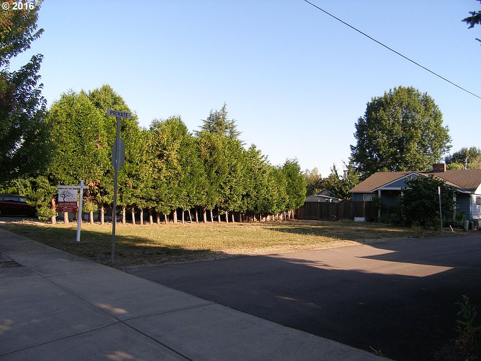 1st image of 1323 NE Sunrise Ln
