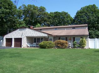 95 Warren Ave, Ronkonkoma, NY 11779