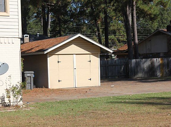 2nd image of 910 Rushwood Dr