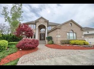 6226 Golden Ln, West Bloomfield, MI 48322