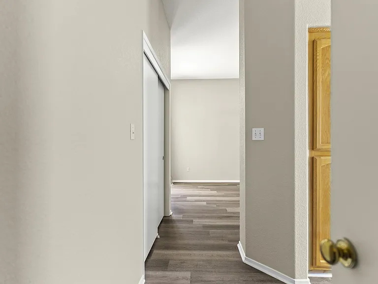 10621 Tivoli Ct — Photo 20