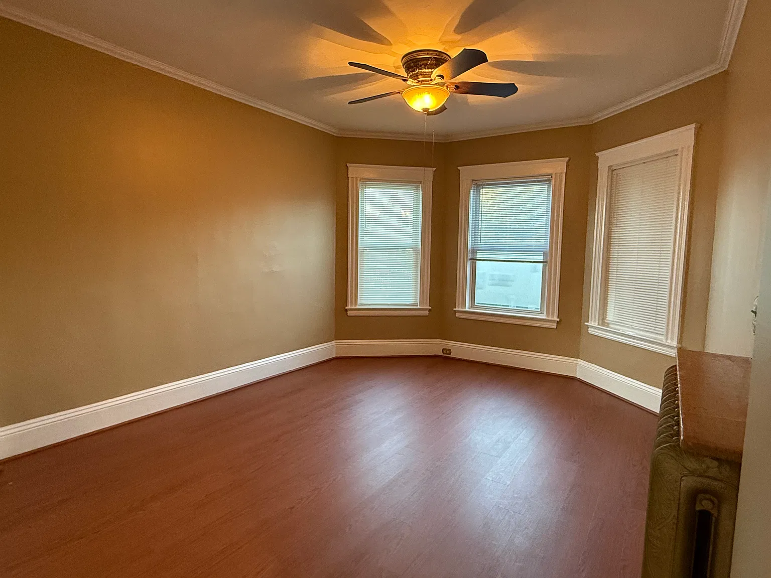3 bed, 1000 sqft, $2,800 — Photo 2