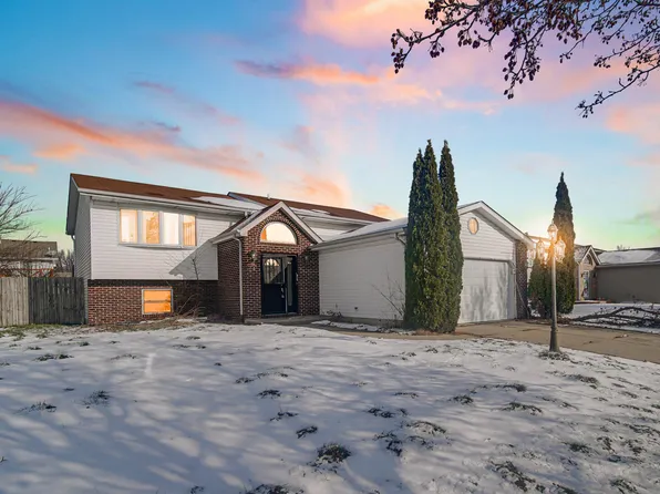 7396 Kestrel St, Hobart, IN 46342