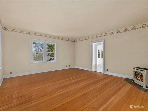 4th image of 114 Avenue E