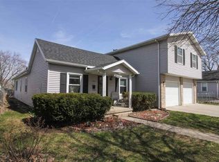 520 Decatur St, Lincoln, IL 62656