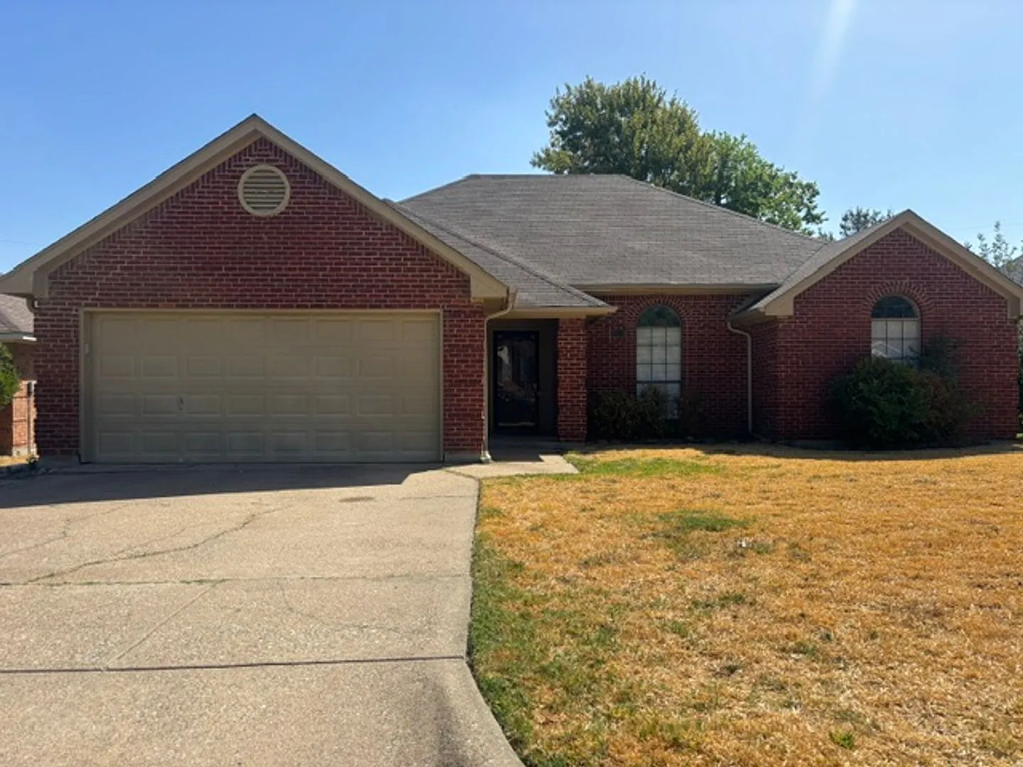 Nice Single Family in Arlington in Mansfield ISD — Photo 1