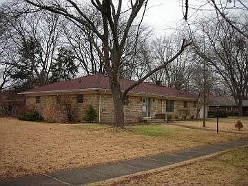 1st image of 1925 E Jefferson Blvd