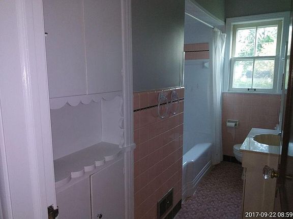 5th image of 4656 Stratford Ave